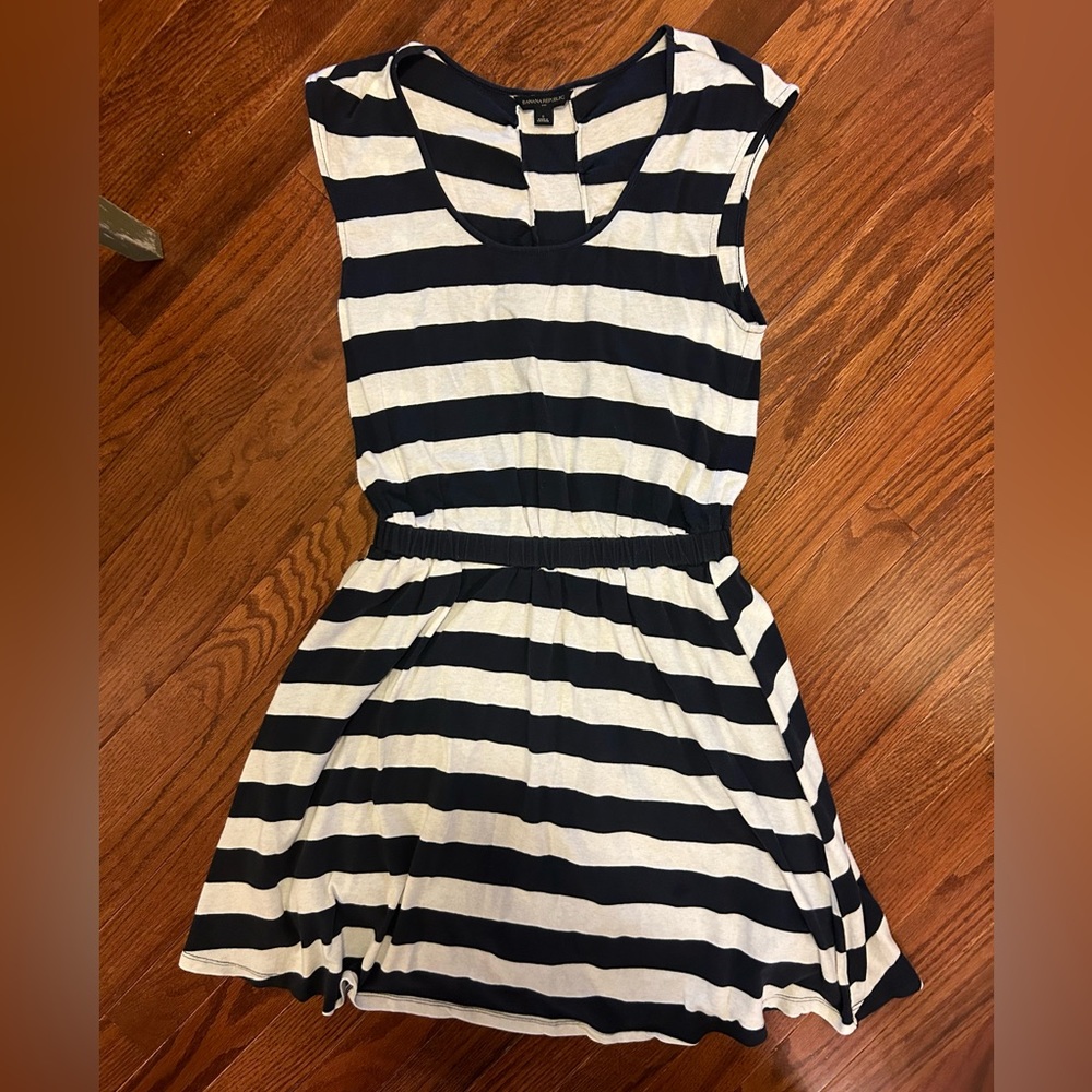 Banana Republic Factory navy and white striped pull on dress